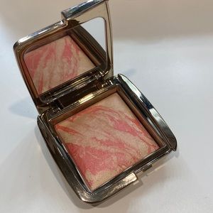 Hourglass ambient lighting strobe lighting blush in incandescent Electra